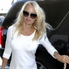 Pamela Anderson makes no effort in unflattering white T-shirt dress