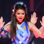  Selena Gomez, Sudden Fall During Performance
