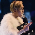 Miley Cyrus smokes
