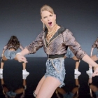  Taylor Swift is slammed for video clip Shake It Off