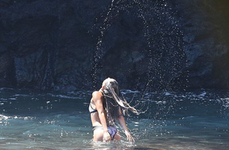 Model Lily Aldridge sexy bikini photoshoot at Hawaii