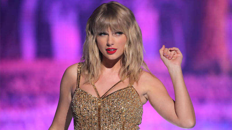  Why Taylor Swift Wasn’t At The 2020 AMAs In Person Despite Winning Artist Of The Year