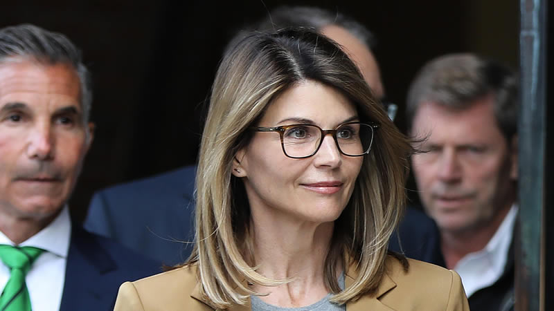  Lori Loughlin and Mossimo Giannulli Are ‘Beyond Relieved’ to Complete Prison Sentences: Source