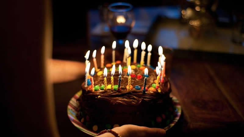  Teenager sparks controversy with ‘entitled’ birthday party behavior