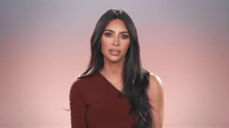  Kim Kardashian Makes First Public Appearance with Fiance