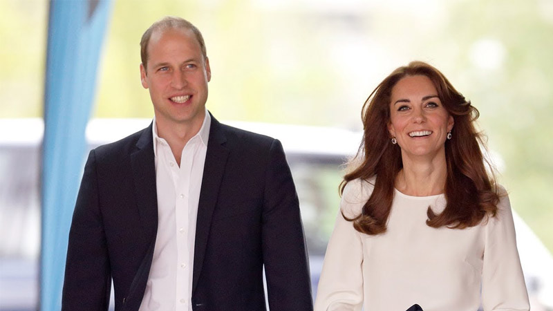  Prince William, Kate Middleton Break Royal Protocol During Surprise Trip