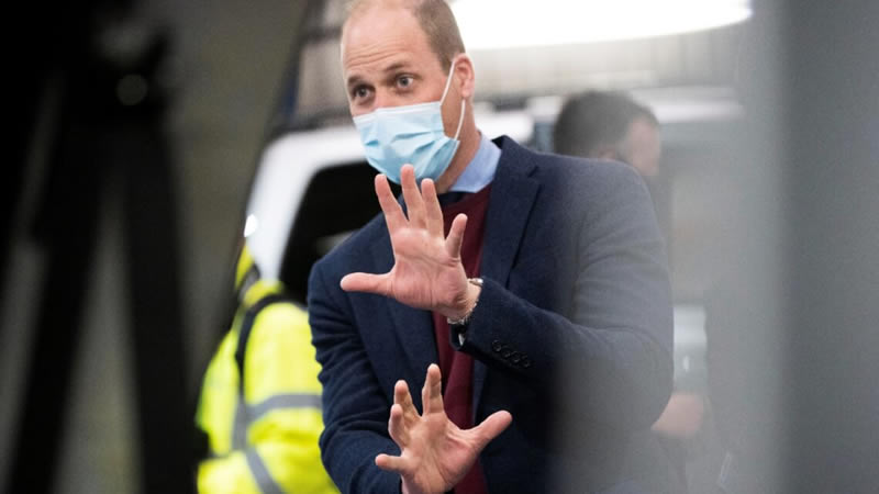  Prince William visits his favorite football team to say thank you for pandemic work