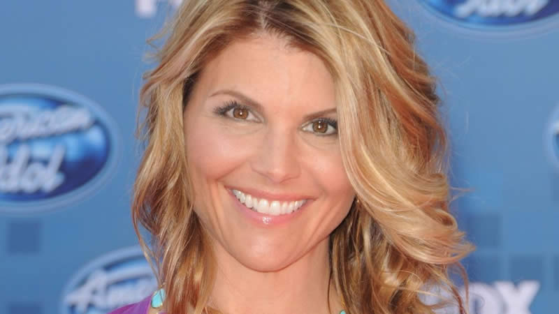  Masked burglars broke into Lori Loughlin’s Los Angeles home and stole $1 million in jewelry
