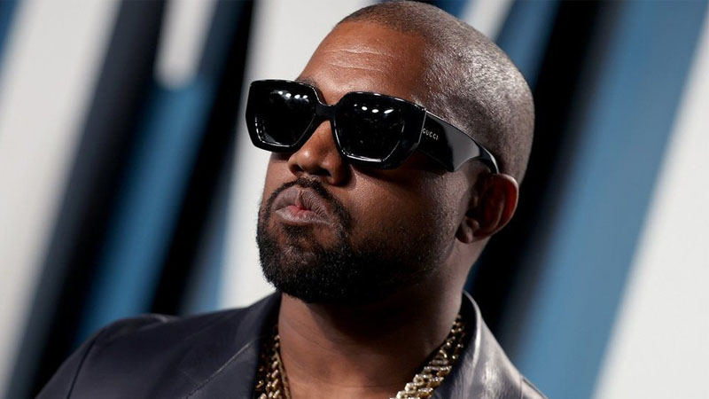  Kanye West struggles to eat and speak properly