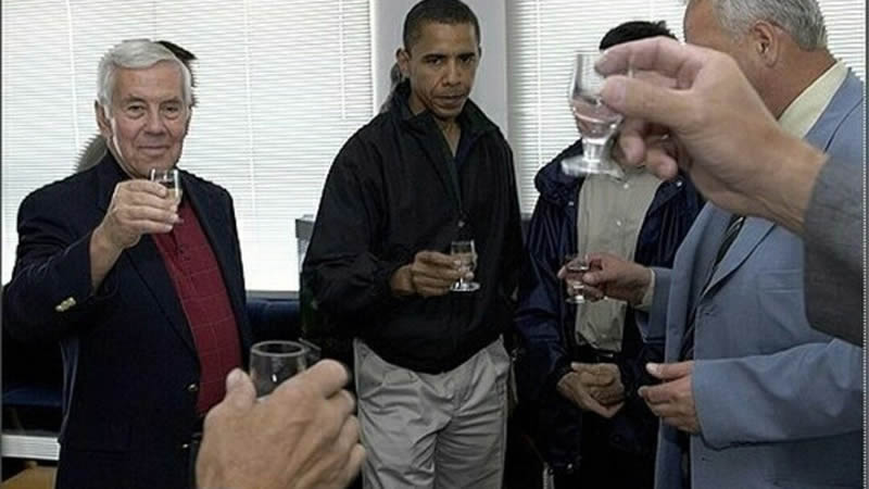  Obama’s Photo While Holding ‘Vodka Shot in Russia’ With Hilarious Look on his Face Surfaces on Reddit
