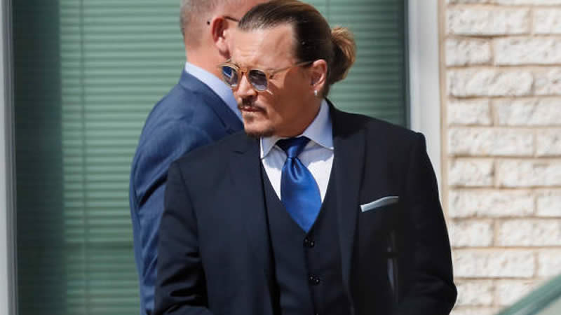  Amber Heard flinches as Johnny Depp walks toward her in court: “Wow! Best scene of her show yet!”