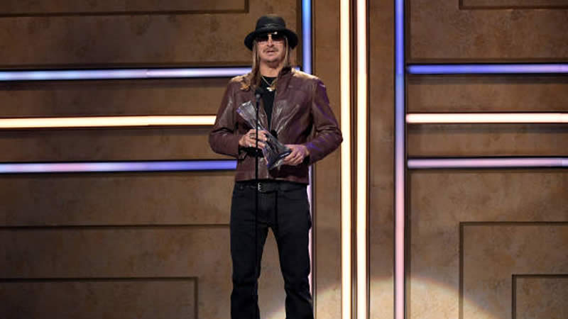  Kid Rock is standing strong about his criticism of Oprah Winfrey and Joy Behar