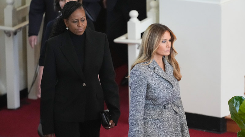  Melania Trump’s Unexpected Outfit at Rosalynn Carter’s Funeral Ignites a Fashion Firestorm Among First Ladies