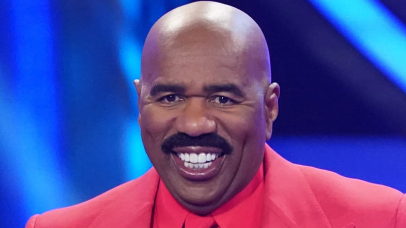  Steve Harvey Shares Behind-the-Scenes Insight During Family Feud Episode