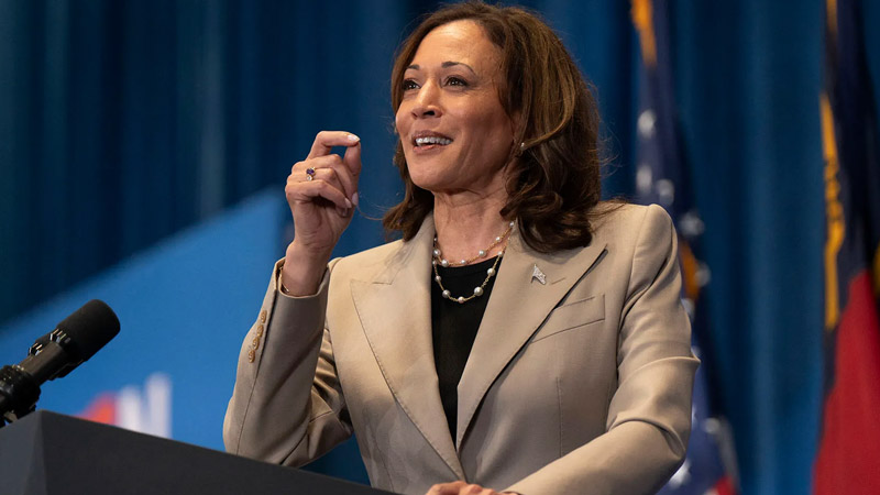  Kamala Harris Earns Praise for “Magnificent” Interview with Charlamagne Tha God